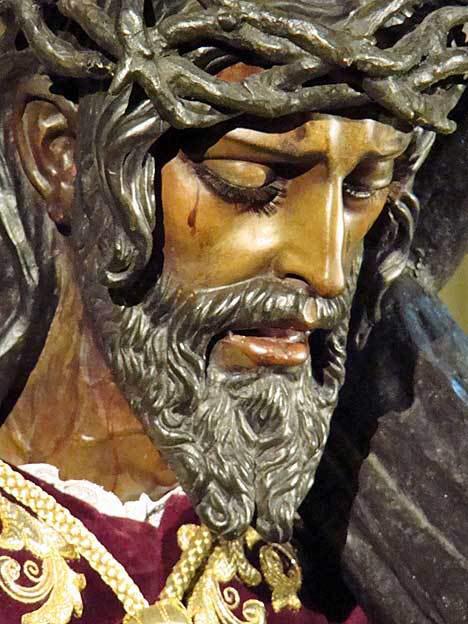 info_cofrade's tweet photo. Sevilla ve a buscarlo
Que han dicho los gitanos
Que al Señor de la Salud
Le pesa menos su cruz
Rodeado de sevillanos. http://t.co/di62gpxSjJ