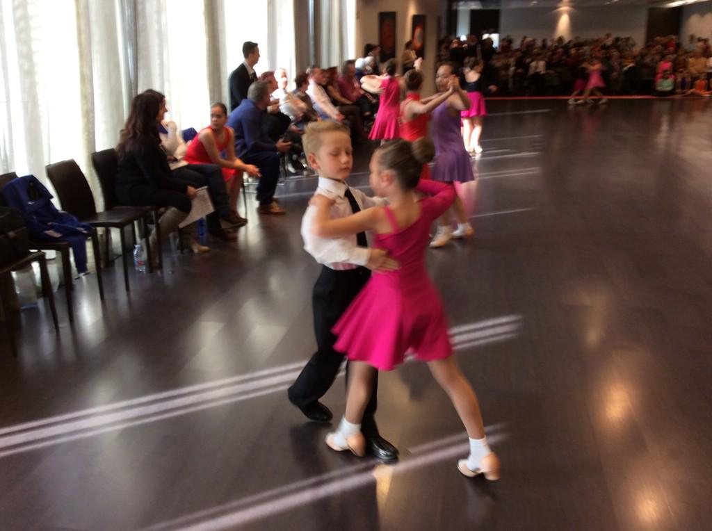 fabdc_info's tweet photo. IV Open Diagonal Plaza, éxito de participación especialmente de menores de 14 años. 
El baile deportivo en alza!!! http://t.co/V286qtGWn3