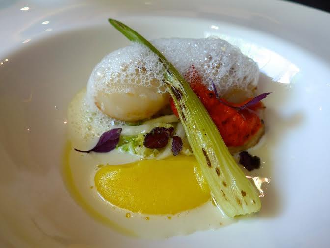 MadridSeduce's tweet photo. 10 platos imprescindibles en #Madrid: Vieira asada con su coral en @rtepinera http://t.co/aXaig4SFjH http://t.co/APCg46CxHG c @javierfpiera