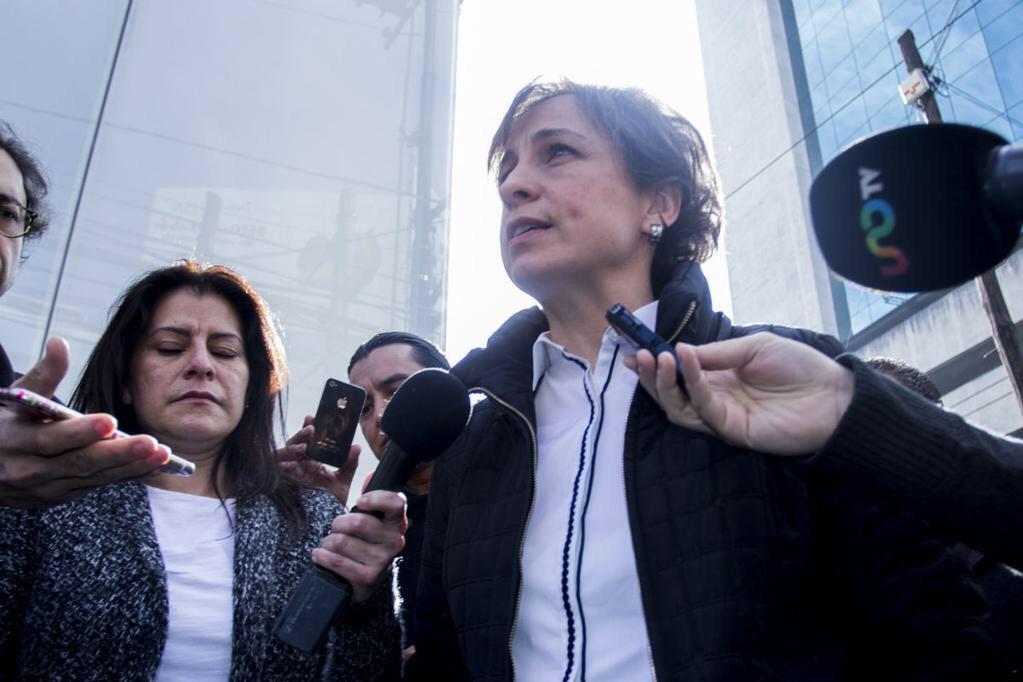 RRevolux10's tweet photo. Estudiantes piden abrir la radio de la UNAM y de la UAM a #Aristegui 
#EndefensadeAristegui3 
http://t.co/mefCpDp16E http://t.co/zontEZ1YRa