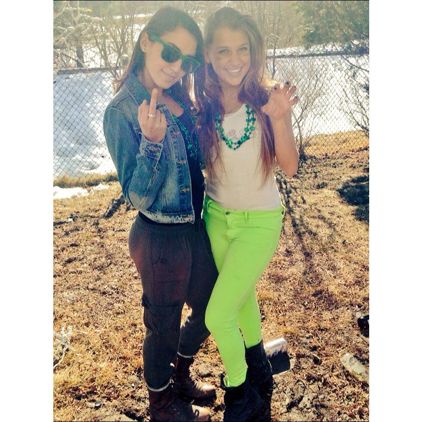 Ashgreenberg2's tweet photo. Lucky to have her around ๐ญ๐ #onehourbreak๐ #HappyStPattys๐ http://t.co/ig2r9Wvr5S