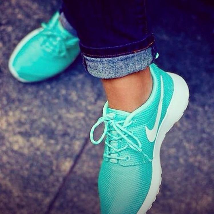 supremeshoes1's tweet photo. Nike Roshe por 35€!❗️❗️ pídelas ya! http://t.co/Nqcu4GtXtI