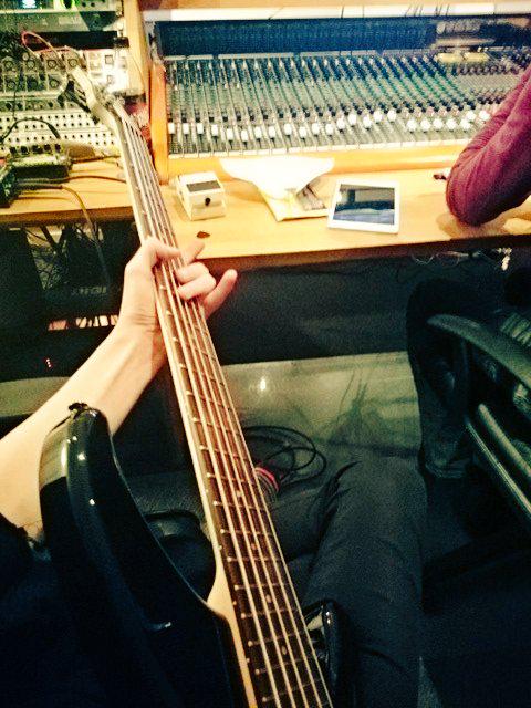 YOHIO_DISREIGN's tweet image. Bass recording night for my next Japanese album release! #workingdayandnight