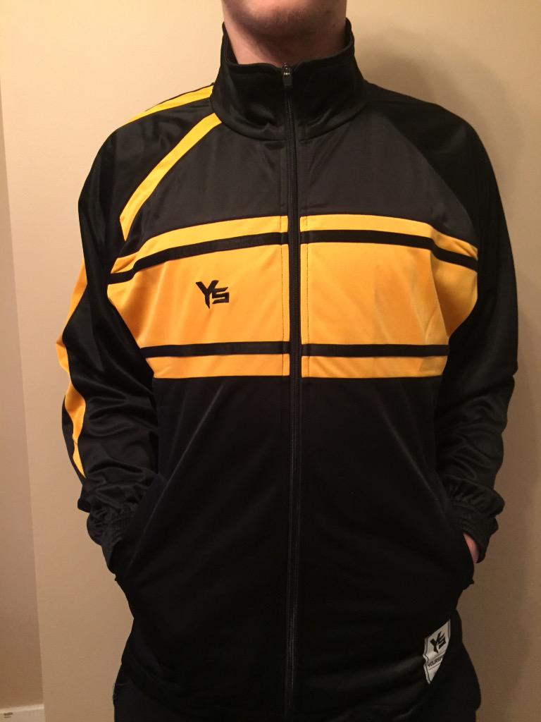 YourSportUK's tweet photo. @WathBrowHornets black and gold Teamwear only @YourSportUK http://t.co/hcWbWYEAPr