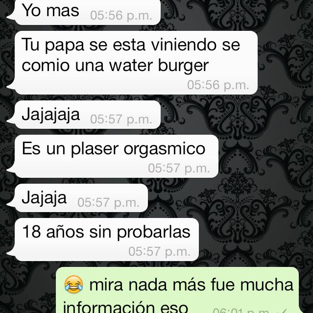 carolatamez's tweet photo. No se que me dio más roña de lo que me dijo mi mamá, si su "Water burger" o su comentario. #whataburger #mediosida http://t.co/JnZI4u62WE