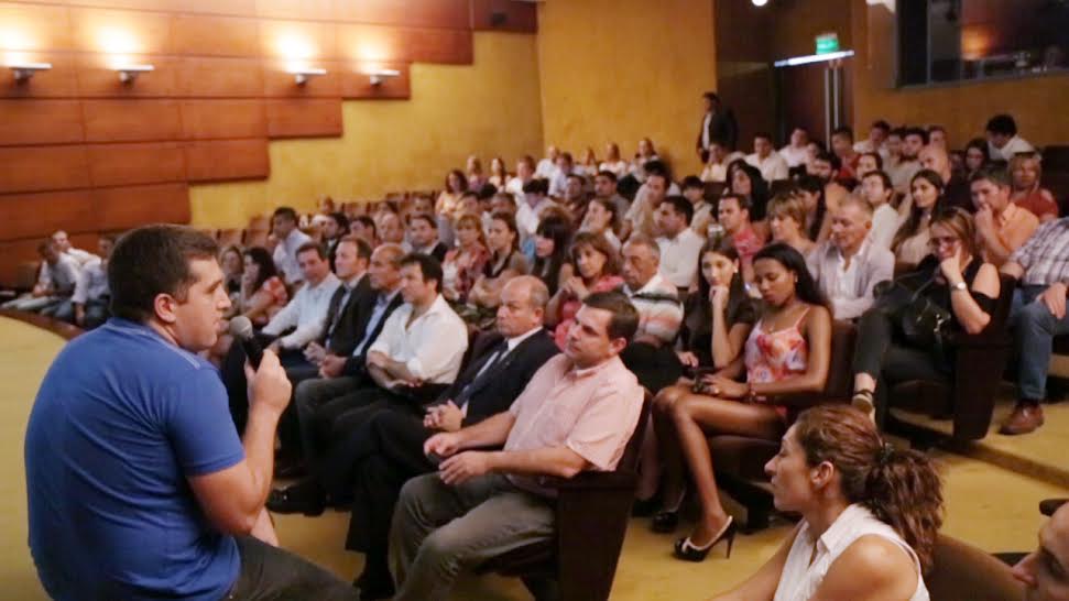 cossarmarcelo's tweet photo. Muchísimas gracias a todos los q nos acompañaron en la presentación de #Cambiemosxarte Entre todos x una Cba + limpia http://t.co/lneyiQFAs4