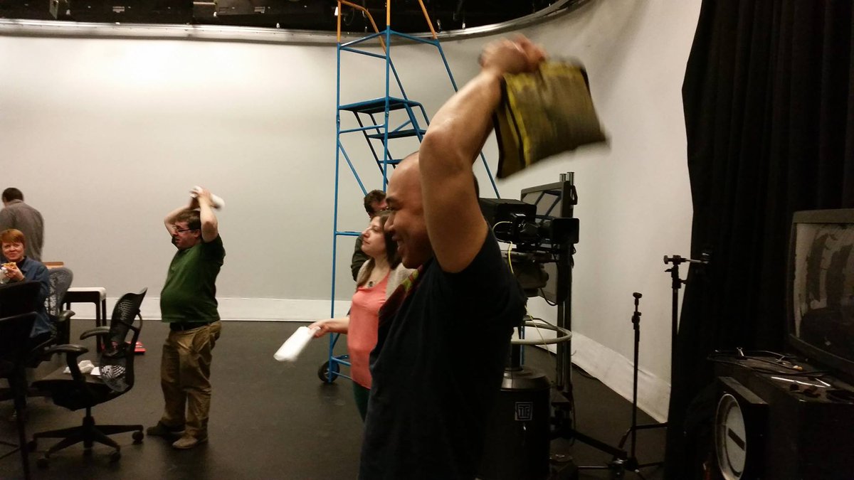 ShawTVWinnipeg's tweet photo. #CommunityClassroom Your Personal Trainer watching party tonight! #CommunityCreated http://t.co/HMk3zhNY6Z