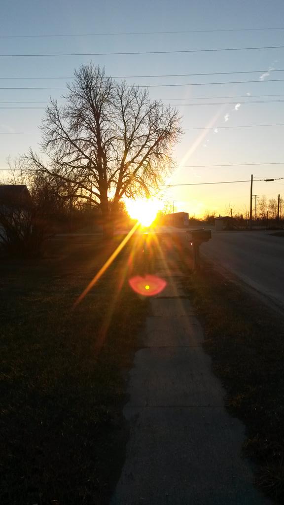 StartingOver_23's tweet image. I took this on my walk. Near my gg grandparents house. The house my grandpa was born in. #KeepsMeHumble