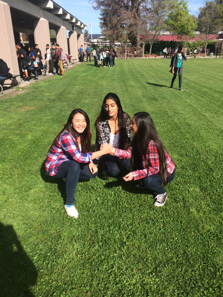icygrlnay's tweet photo. twin day 😛 #phhsspiritweek http://t.co/vHjCbbq3t1