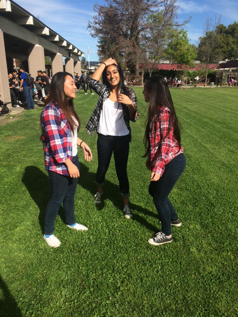 icygrlnay's tweet photo. twin day 😛 #phhsspiritweek http://t.co/vHjCbbq3t1