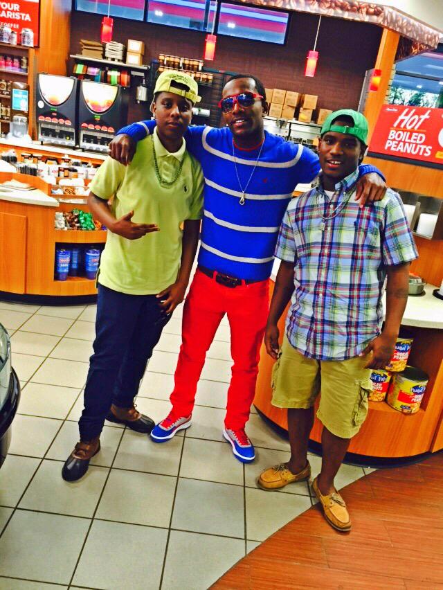 ThayThay1K's tweet photo. Real Ones π― #FLYCHITONLYπ₯πΈπ @JfJuju1234 @__TeeB http://t.co/PMXXTojLTO