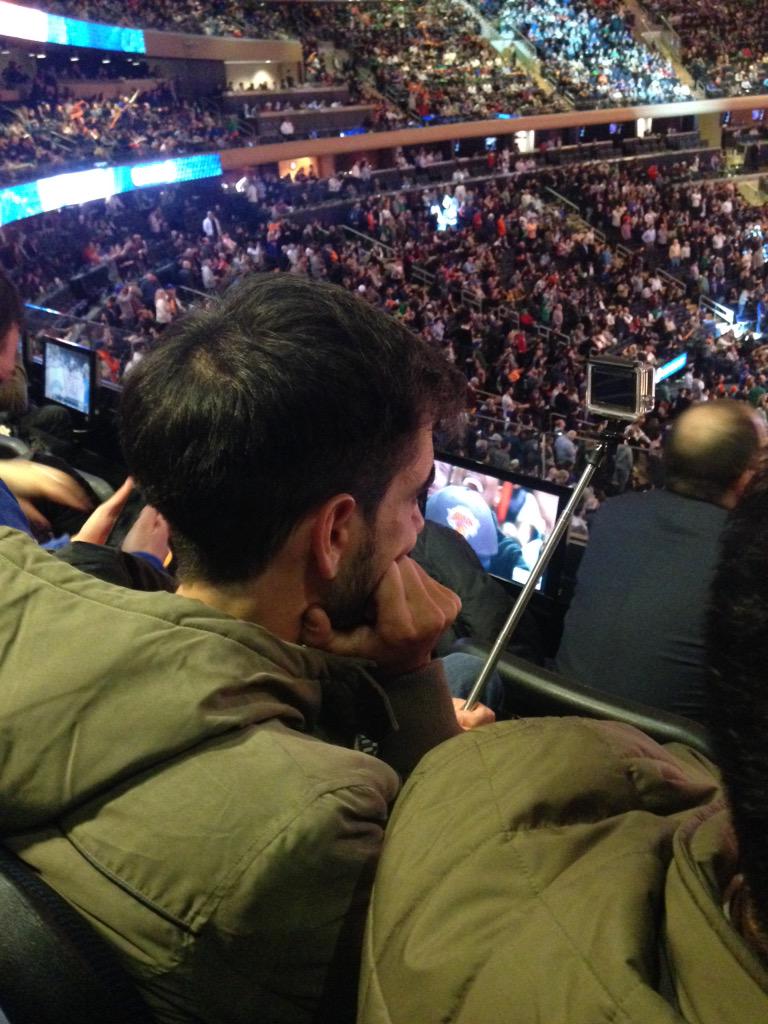 AlexPap19's tweet photo. @NYSportsDr How low has the bootlegging industry gotten that people are secretly recording knicks games? http://t.co/mQC4j0nbQw