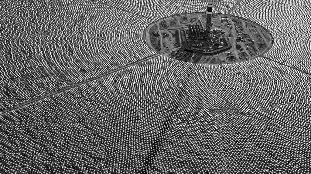 grist's tweet photo. We could put utility-scale solar plants in our cities http://t.co/Xh3zetpMvq http://t.co/7YB7KiHJHM