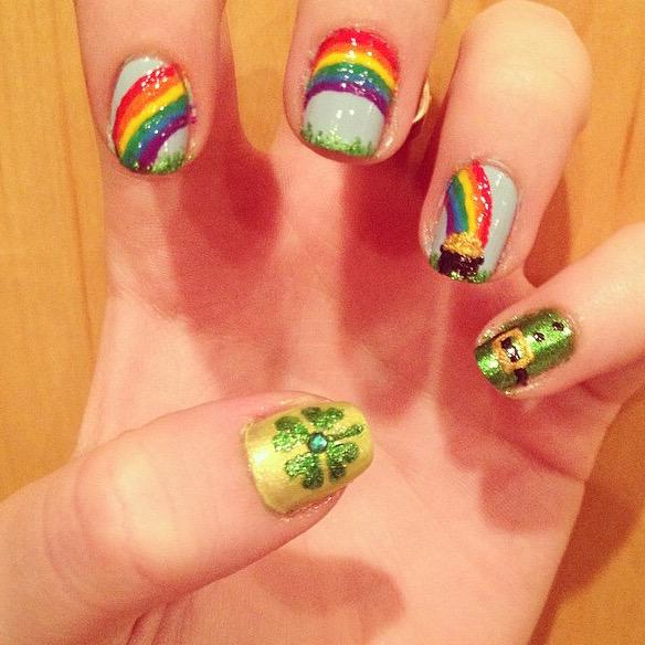 cosmoislife's tweet photo. In honor of St. Patty's day! Here are my nails from last year! 🍀 http://t.co/5G6QSBGav9