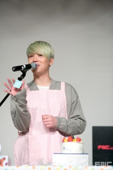 FTIslandFacts's tweet image. [Photo] Happy Jonghoon &amp;amp; Hongki Day (cr: naver)
~cakes &amp;amp; give it to lucky Pris~
