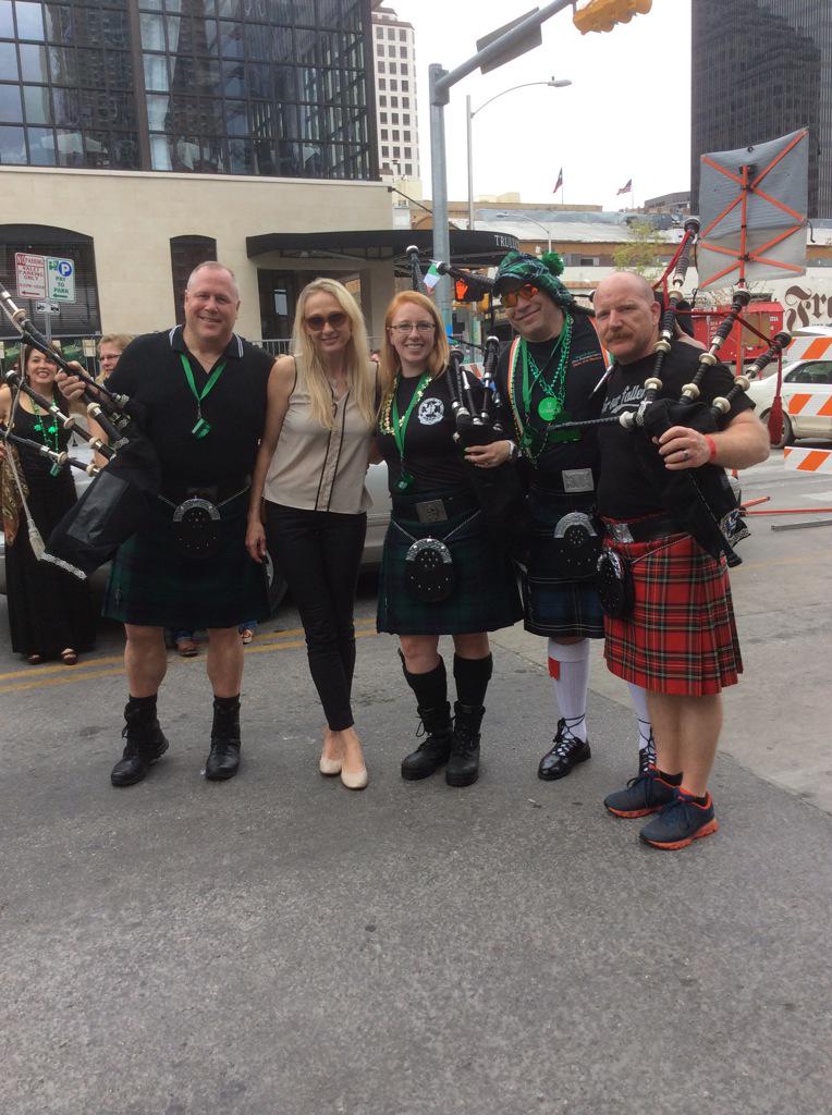 Loved running into <a href="/EspadaTX/">EspadaTX</a> today celebrating #StPaddysDay in #AustinTX  <a href="/VisitAustinTX/">Austin Texas</a> <a href="/austintexasgov/">City of Austin</a>