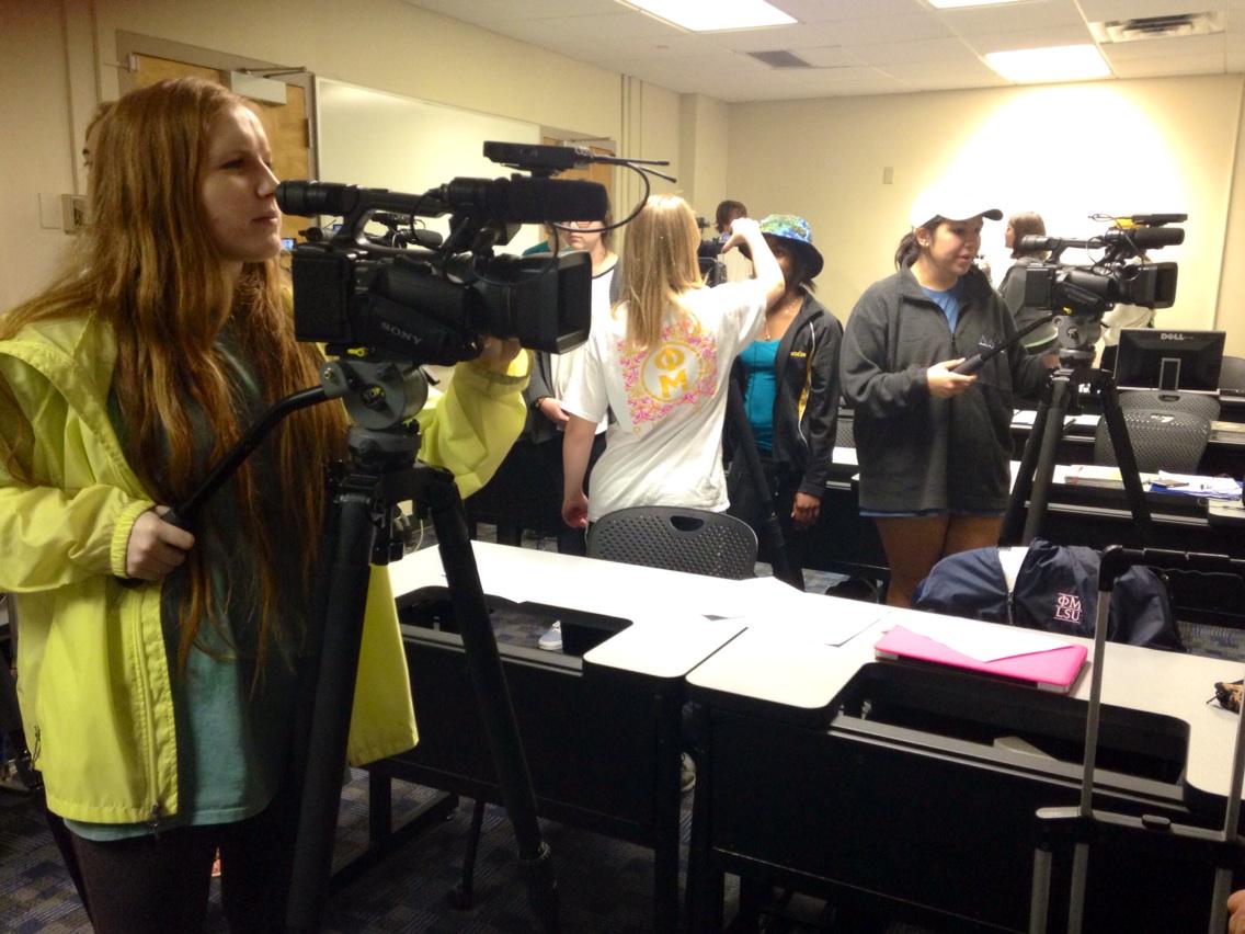 roxdill's tweet photo. @ManshipSchool #manship2005 practicing interviewing with cameras. http://t.co/l6YwWCduIY