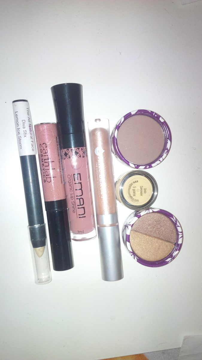 DearDiaryLoveJ's tweet photo. Current #natural and #crueltyfree #beauty #favourites @SweetLeiLaniCos @SapphoCosmetics @Earthlab2 @JuiceBeauty http://t.co/3cag325yhm