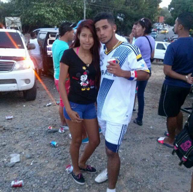 solangel_04893's tweet photo. Una con el' botija; #10 <3 te kiero' AJOG; the best' futbolista en chilibre' :) »SAMP« http://t.co/q4CDdhTHYU