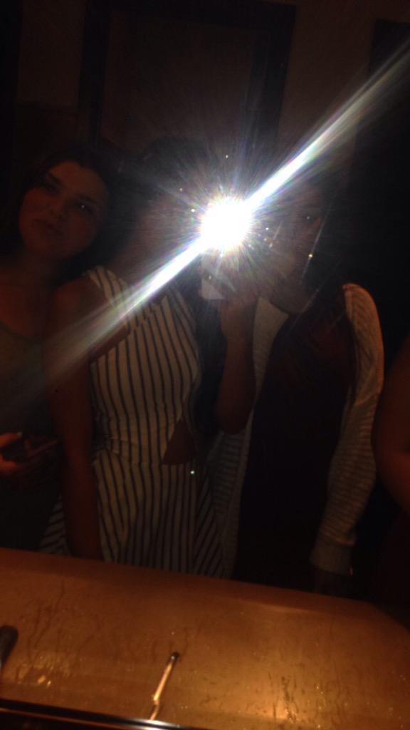 Adelew_'s tweet photo. Steph's Dinner 💓🎉 http://t.co/EAekDg1inu