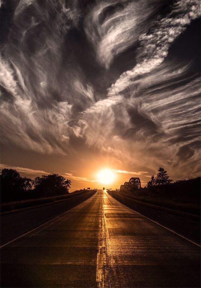 ChiIIVlbes's tweet photo. Let's go for a drive 🌅🚗 http://t.co/gHhJGrnTOe