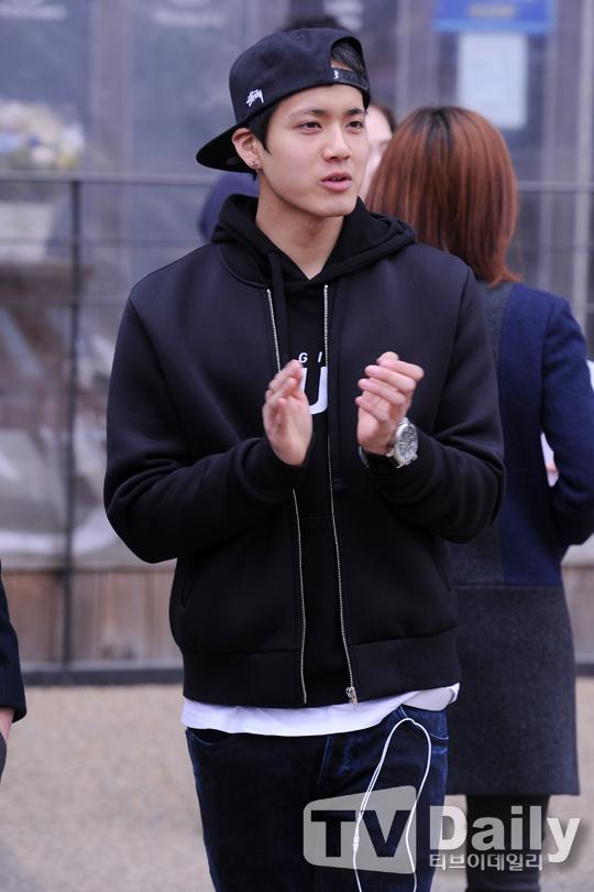 AB_ta_g's tweet photo. “@kor_celebrities: BTOB プニエル、同じ事務所の新人ガールズグループ「CLC」のショーケースに応援訪問（3/18） http://t.co/BOydLmPqNQ”

写真に悪意を感じる 😂😂😂😂