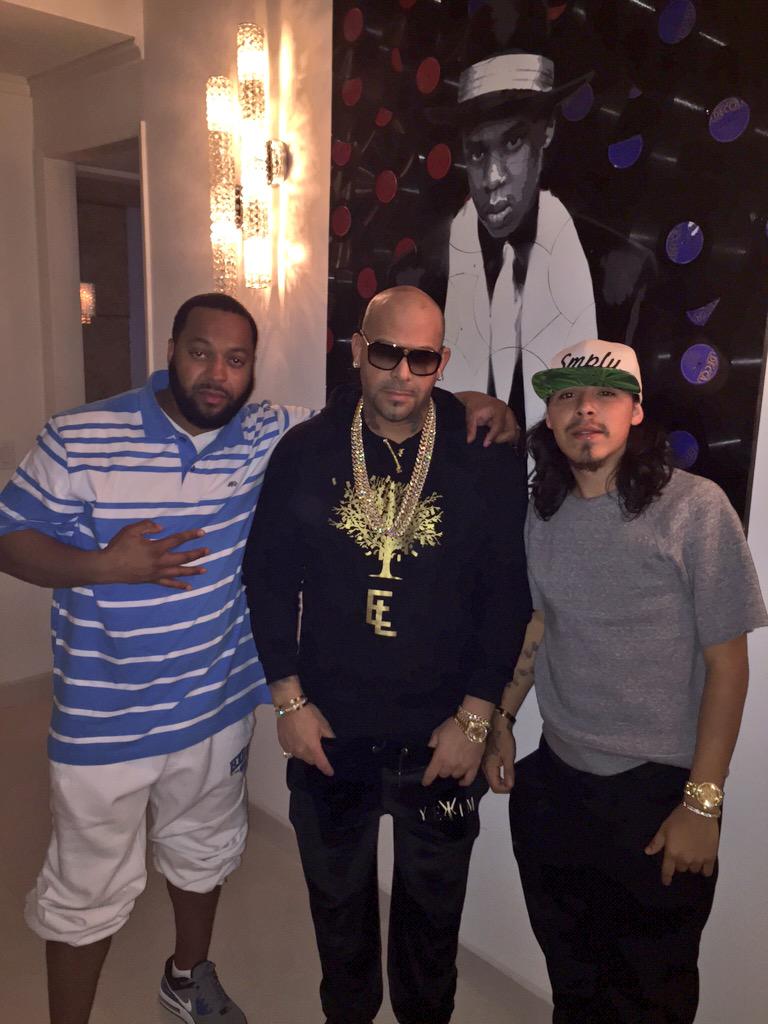 Ceo_Vega's tweet photo. @MallyMall BeenReal-AllEyesOnMe #YNC #45thStreetMgmtGroup #Westcoast #MayweatherPacquiao Fri.May1st &amp; Sat.May2nd #LV http://t.co/Syz0ZUMTLX