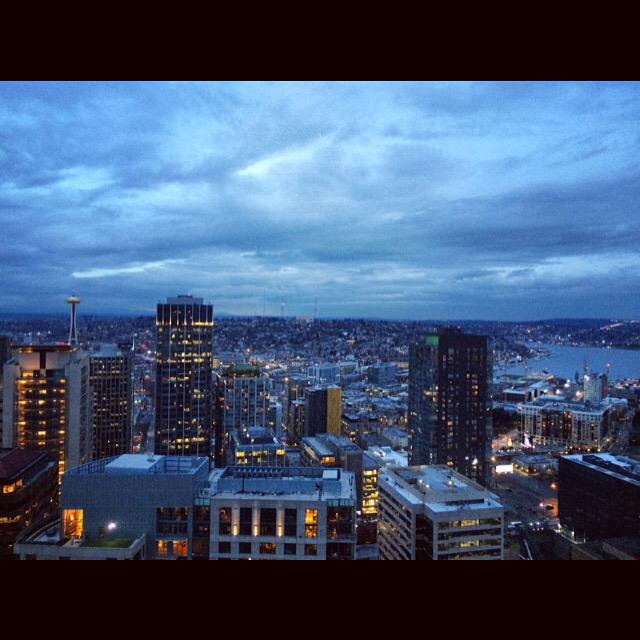 Epic views from the new <a href="/PremiereOnPine/">Premiere on Pine</a> for @ConciergeGuild meeting tonight! #Seattle #Skyline #LakeUnion #Rooftop