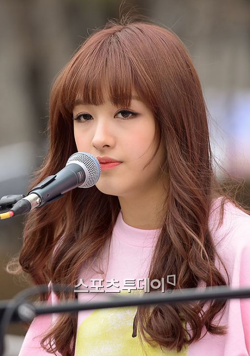mminnju's tweet photo. "CLC_Intl: [PREVIEW] 150318 씨엘씨 #CLC 오승희 #SEUNGHEE DEBUT SHOWCASE.
#CLCFighting #WelcomeToCubeFamily
cr stoodotcom
http://t.co/nUur28FhXP"
