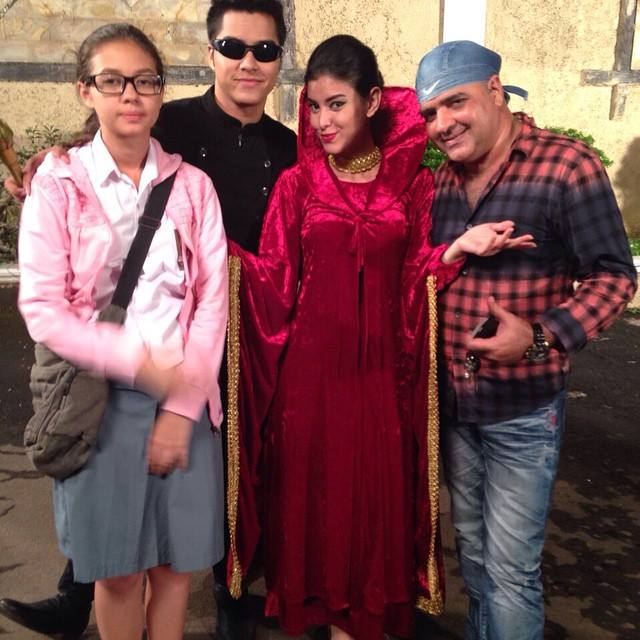 iamayuandira's tweet photo. #PenyihirCantik jam 17.45 di RCTI. @yukikatou2 keliatan capek banget :( with @RachmanAtiq Medina and Om Sanjeev http://t.co/qwF5gq8SYw
