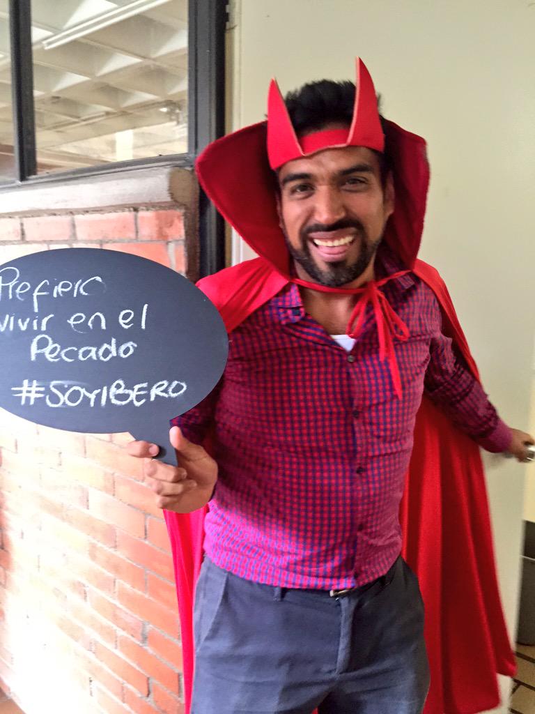 MarianaAlvrez's tweet photo. El mejor profesor de todos!! 😈 #soyIBERO #voyamisa #mktibero2015 @supervakero http://t.co/fj0fBxLwGA