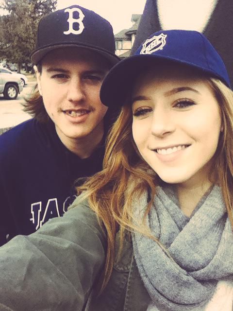 Adriannaaaa96's tweet image. 💕 miss this weekend already 💕 #missingchicklets #hockeyproblems