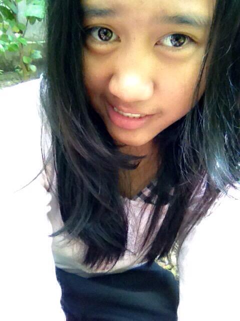 wenira_'s tweet photo. Harus gue akui, sebenrnya gue lagi ditengah kebun orang lagi nyolong wifi warnet sebelah :v wifi gratis http://t.co/6zssv5EDDd