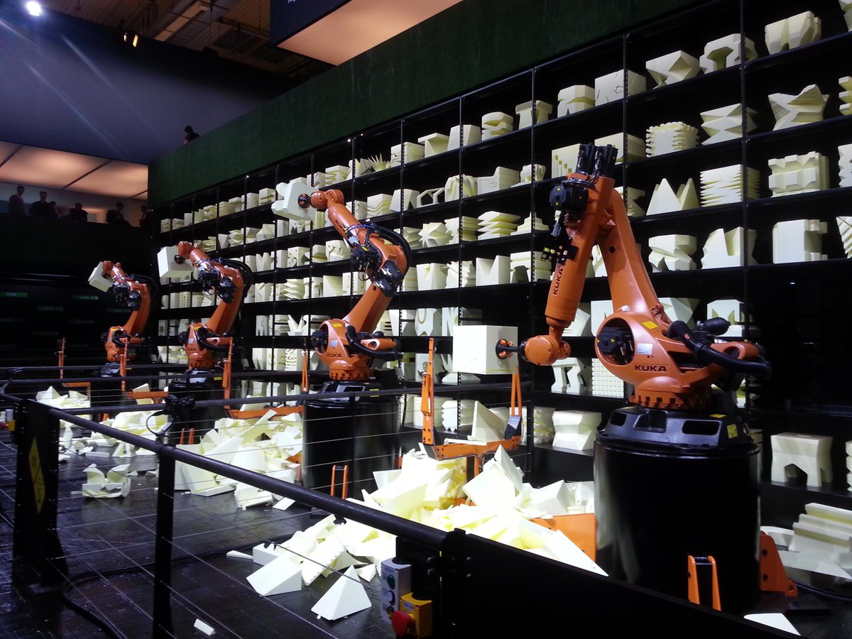 arbolcomputer's tweet image. #Robochop #Cebit Awesome Robotic Arm making sculptures &quot;on web demand&quot; #IOT is coming and will be found everywhere.