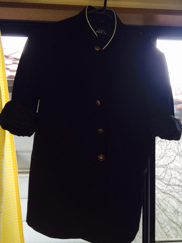 Ryushei9's tweet photo. これをもー着れへんのか…
寂しいな。
もー制服デート出来ひんな。
まぁ第2ボタンゎあげれたからいいや👍 http://t.co/IKjCzh4TZf