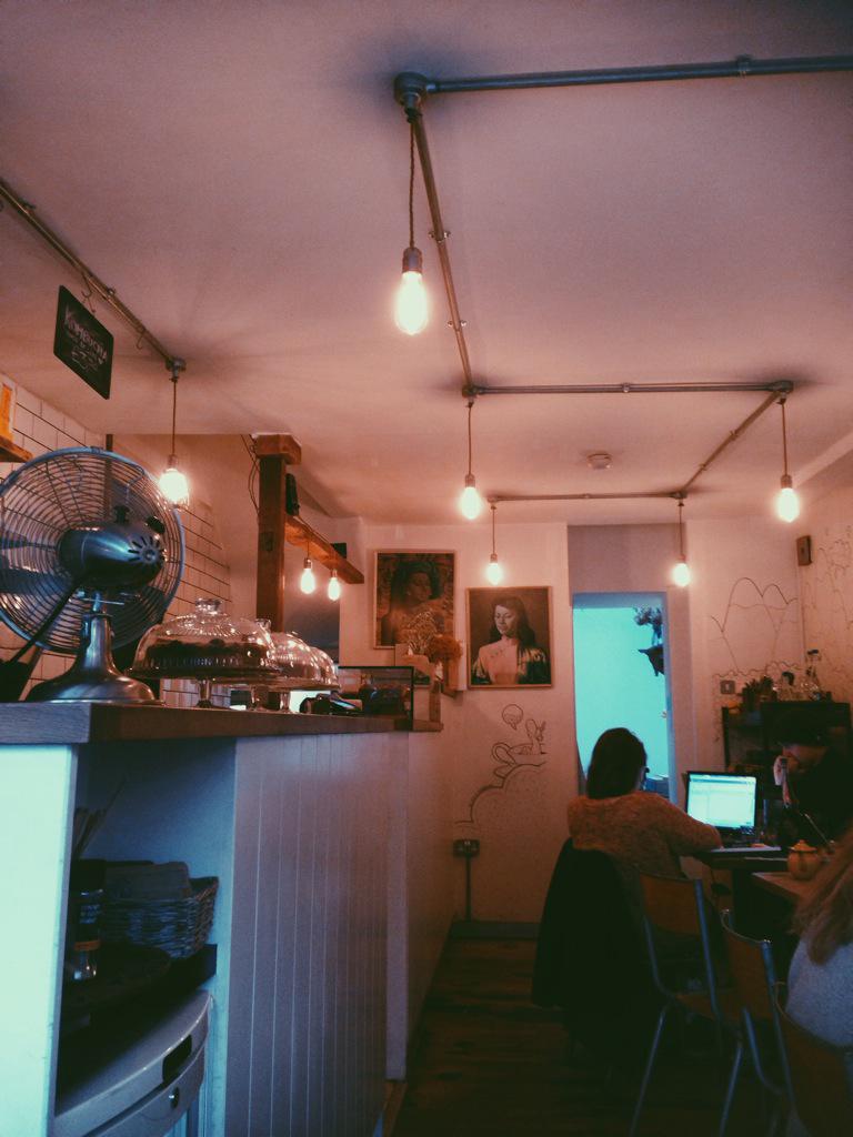 CA_Collective's tweet photo. Introducing our new local, @maisondetrecafe. A true gem in the big smoke. #londoncoffee #cafe http://t.co/tZe0699l94