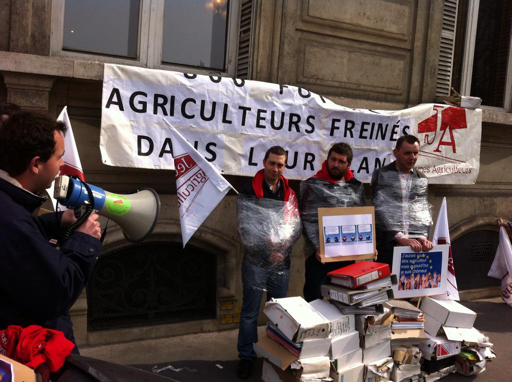 Les <a href="/JeunesAgri/">Jeunes Agriculteurs</a> bloqués dans leur projet d'installation par la technocratie  @UEfrance <a href="/EU_Commission/">European Commission</a>