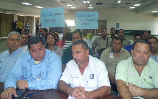 CorreodelCaroni's tweet photo. #Mosbase rechaza acusaciones de Cabello contra líder de FMO http://t.co/S4HLelfzXL #LaboralCDC http://t.co/2ee1uEbrU6