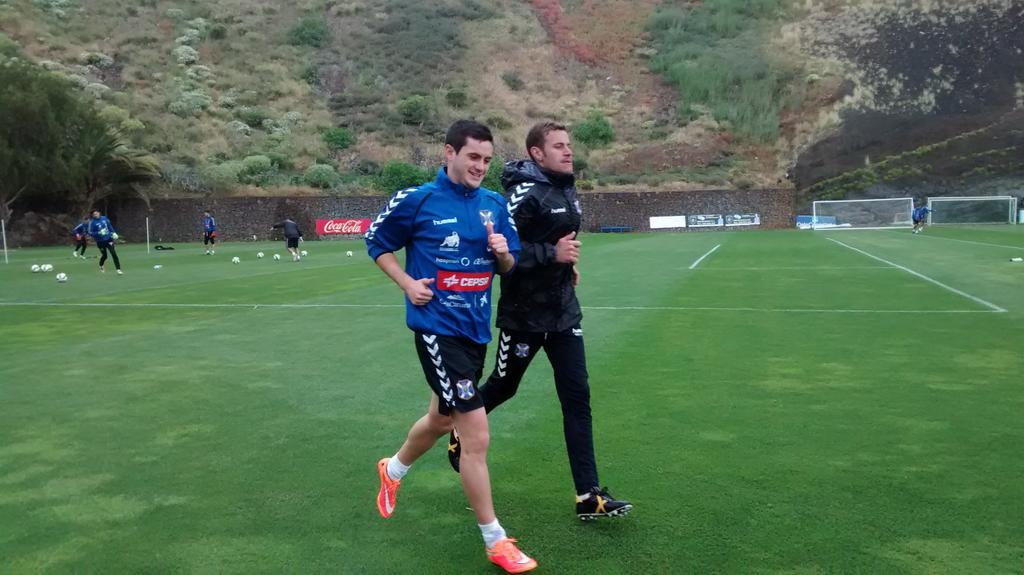 radioclubSER's tweet photo. Gran noticia: Igor Arnaez vuelve a entrenar trotando en solitario. http://t.co/nleGhUlKRh
