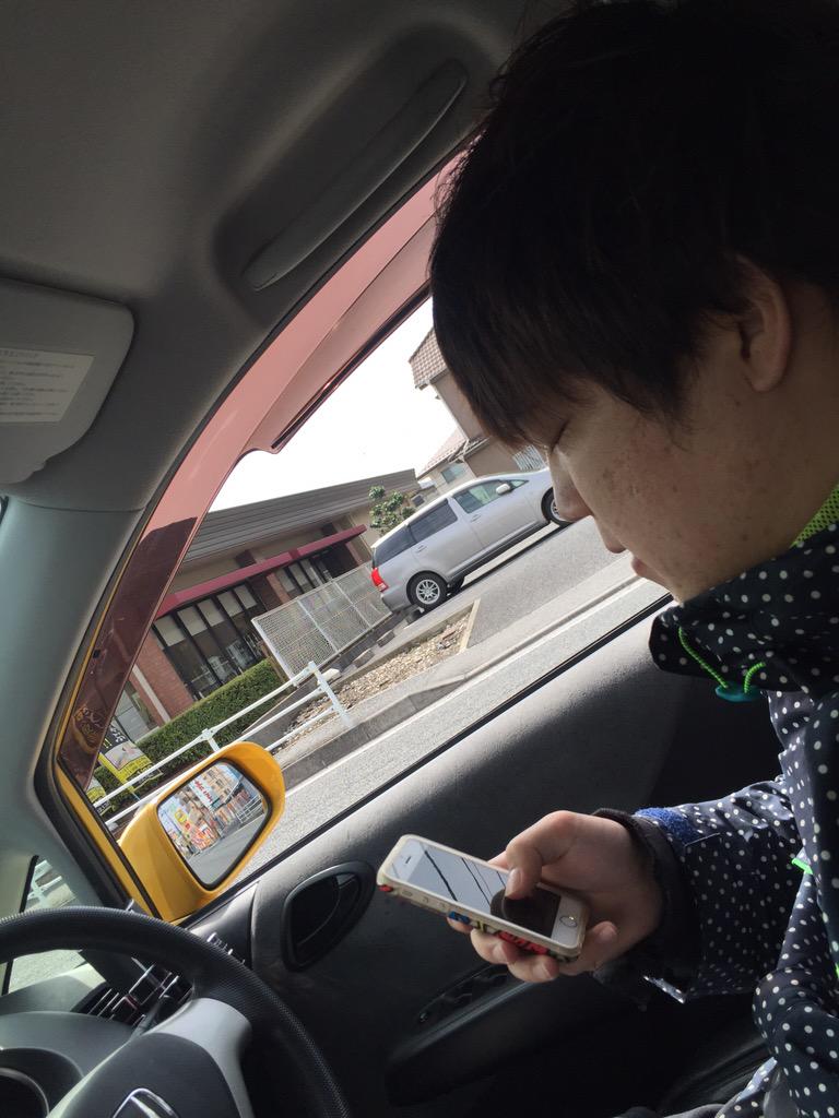 なおきがんばれよー！
最初に仲良くなったやつやきん寂しいなT_T笑
４年間ありがと！
就職のことも金丸とのことも応援しとるで！
高橋男泣き！笑