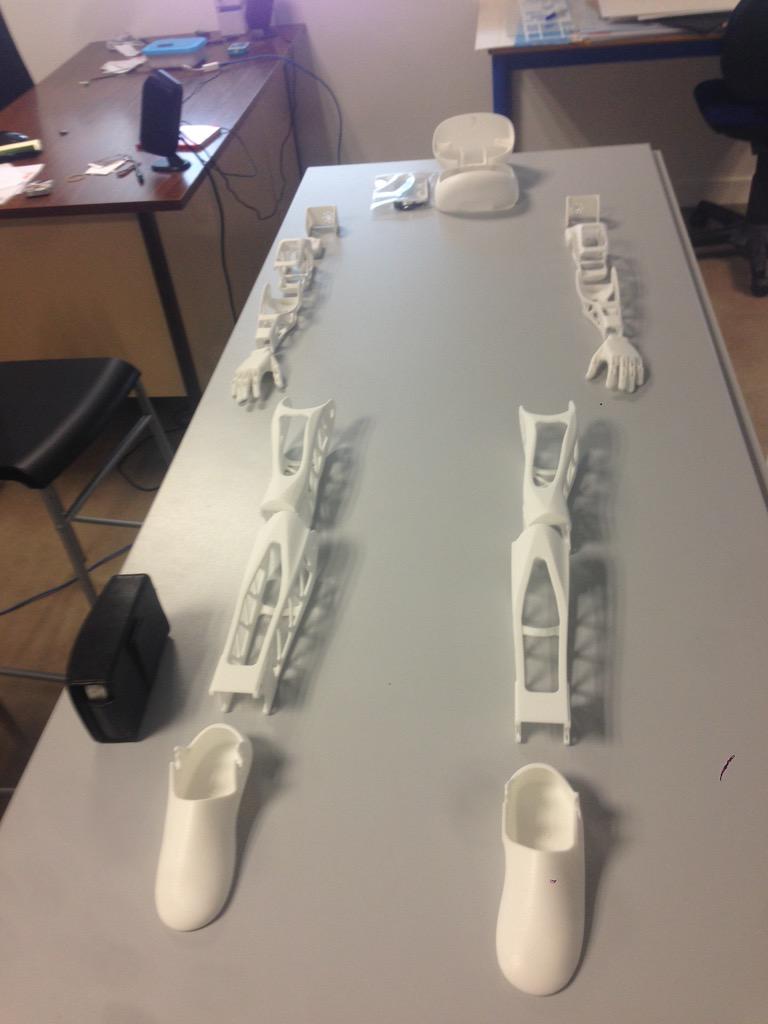 LabFabfr's tweet image. #poppy déboule à #rennes #poppyproject #labfab cc @Inria_Rennes