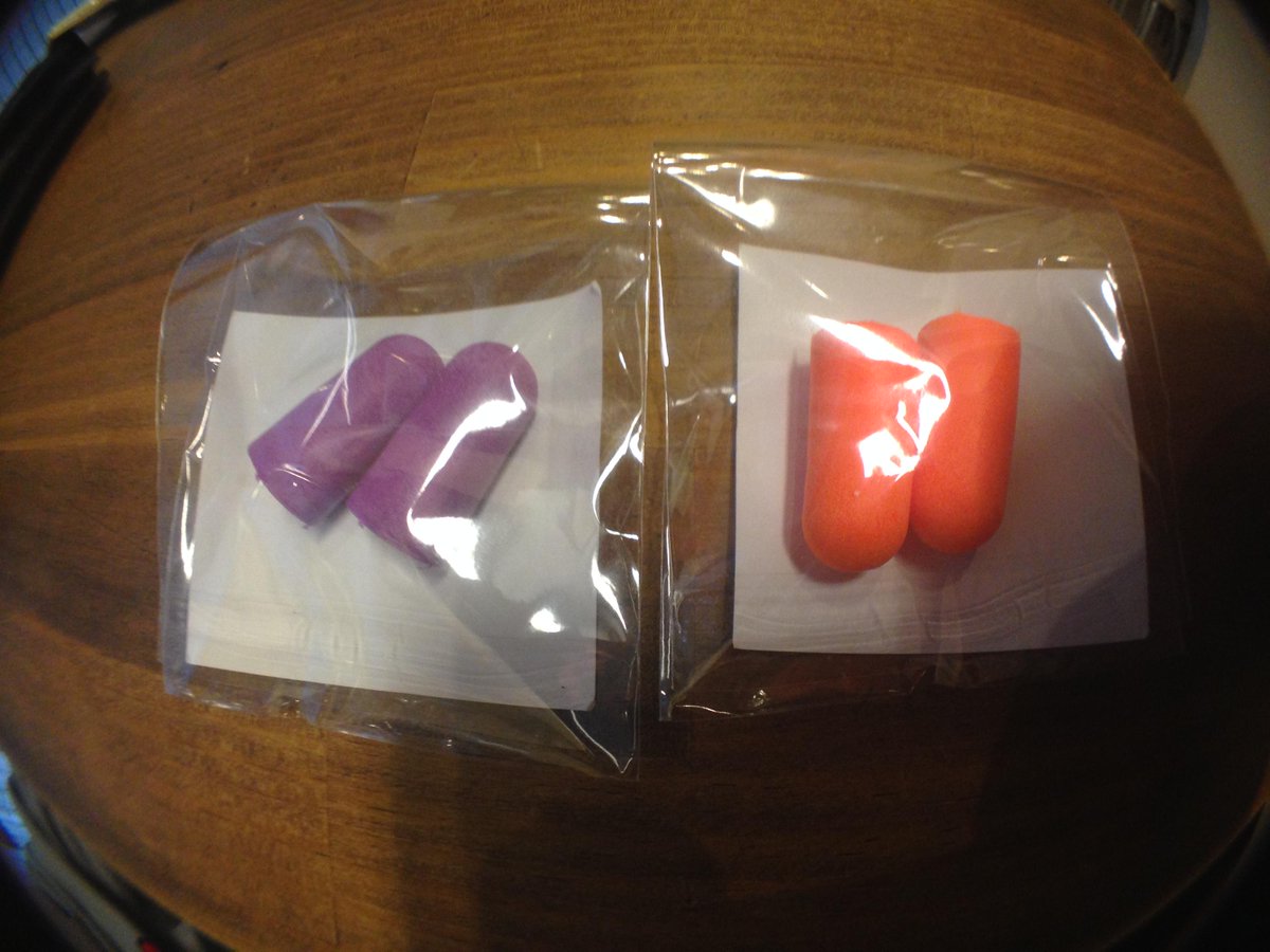 F_A_M_E_Fix's tweet photo. 【物販情報】
あなたの耳を守ります。
耳栓を作りました！
これでどんな爆音・轟音も安心！
ステッカー付きで、オレンジ・パープルの2色展開です！
 https://t.co/q1nCp5NxbU