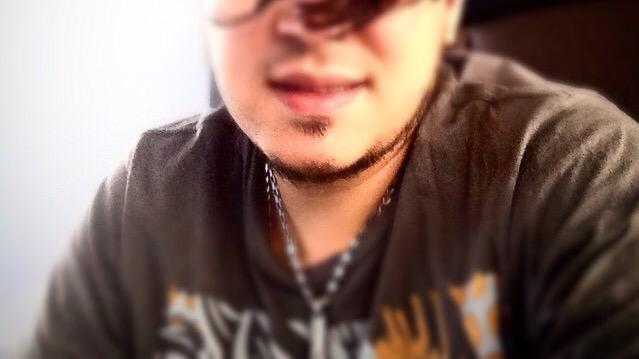 weroserch's tweet photo. @zombigotes @YoSoyCobian a la verga los dos #GuerraDeBarbas 😂😂😢. http://t.co/stwPJg6kjk