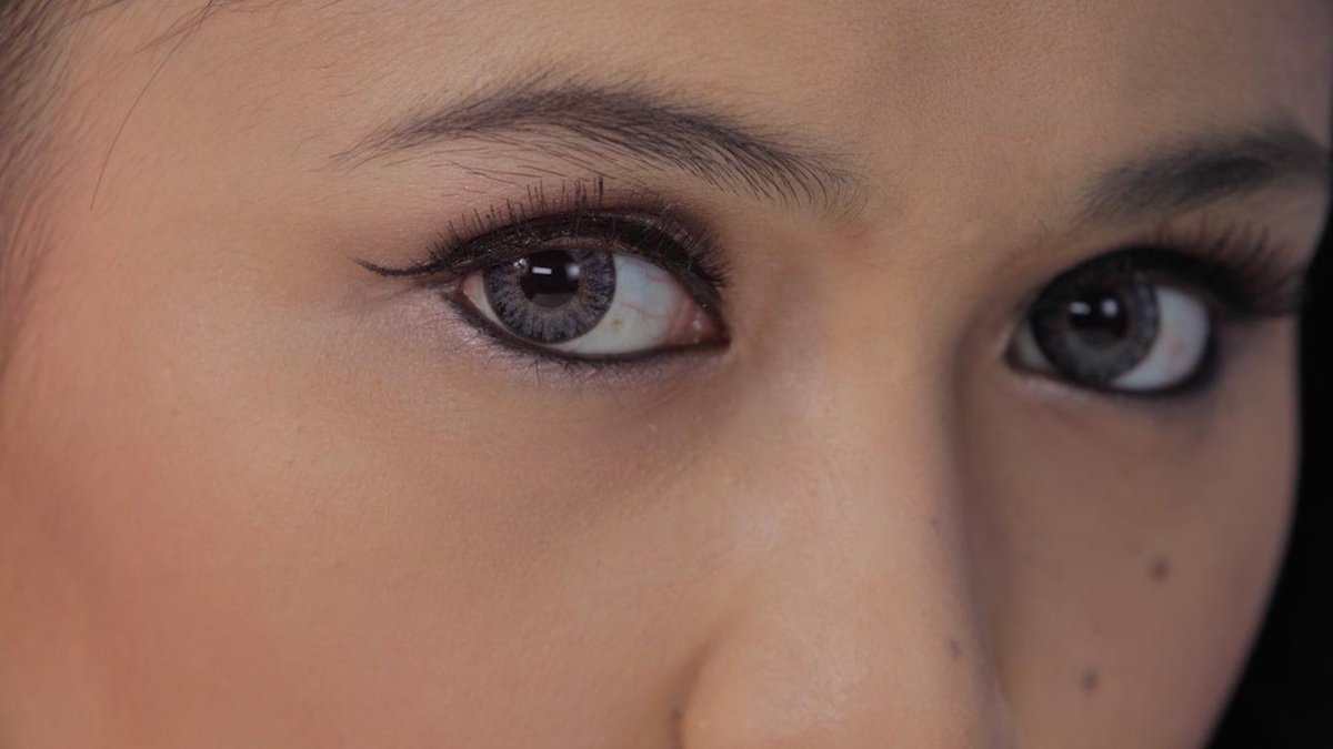 "<a href="/2SideMakeUp/">2 Side Make Up</a>: Are you a big fan of cat eye makeup? Wait for #2SideMakeup upcoming tutorial.  bit.ly/twosidemakeup "
