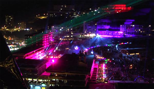 50-летие горнолыжного курорта «ЛеМенюир» отпразновали светодиодным шоу.
#Ledlights #sport #showtime