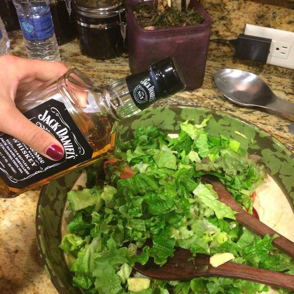 ComedyAIIDay's tweet photo. when you're trying to eat healthy but life is hard http://t.co/BVBr8Yf9ZS