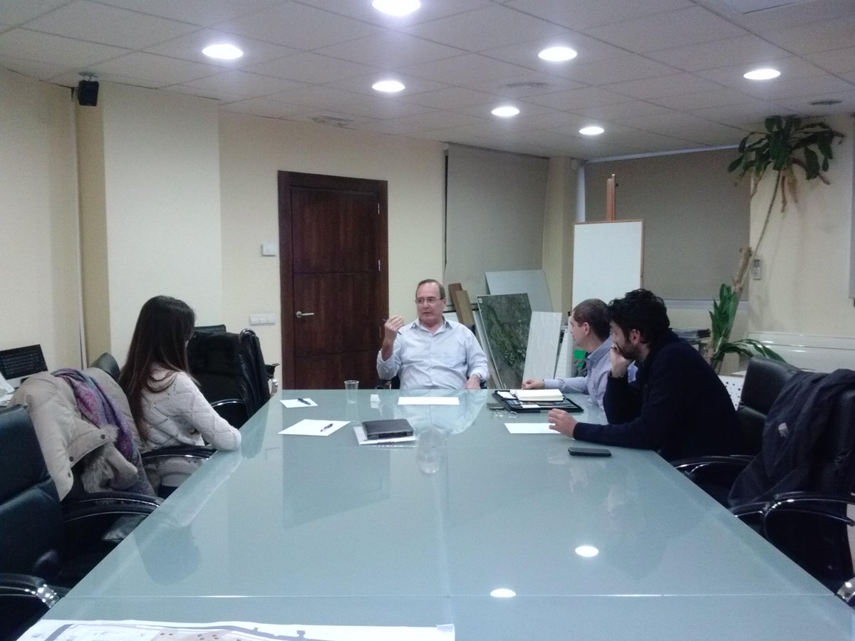 MalagaOption's tweet photo. Clase magistral con José Garrote sobre morfología. @Forma_Masiva  @WalaPrint  y @CodeserInfo #AprenderDivirtiéndote http://t.co/MvA5t0MB8S