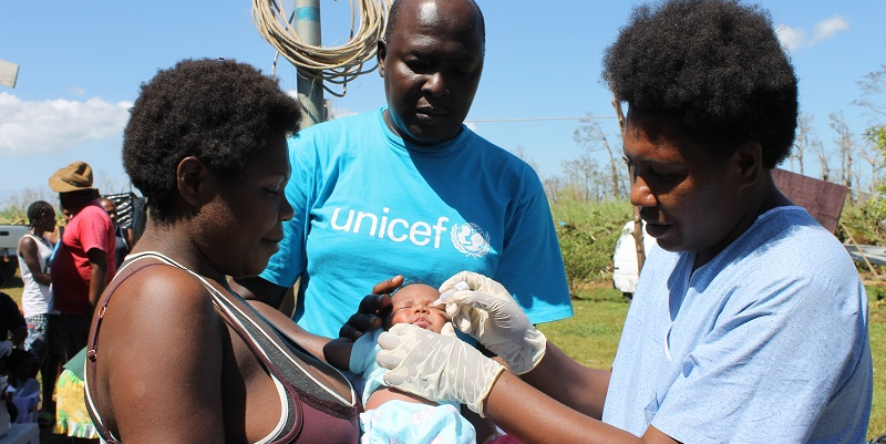 UNICEF_EAPRO's tweet image. Vaccines for the most vulnerable: 2-week-old Penali receives her vaccination bit.ly/1DAqaiW #CyclonePam