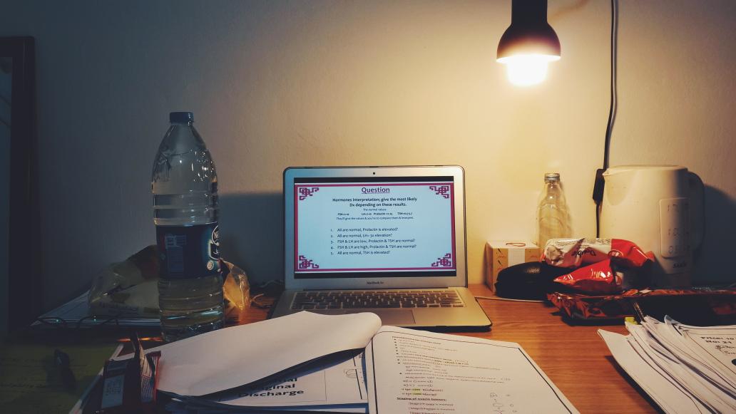 zafinero's tweet image. Except all I did was pretending to study &amp;amp; stuffing my face #throwback #2dayslater #toolatetoregret