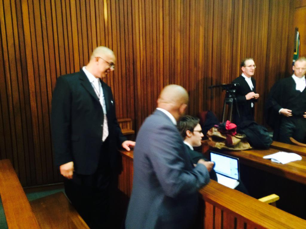 #RobertMcbride se saak is van die rol geskrap. Regter Fabricius sê sy aansoek is nie 'n dringende een nie.<a href="/kyknuustv/">kyknuustv</a>